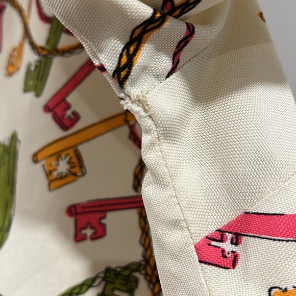 Vintage Blouse - 9/10, union made, keys, ribbon, rope - Picture 10 of 15